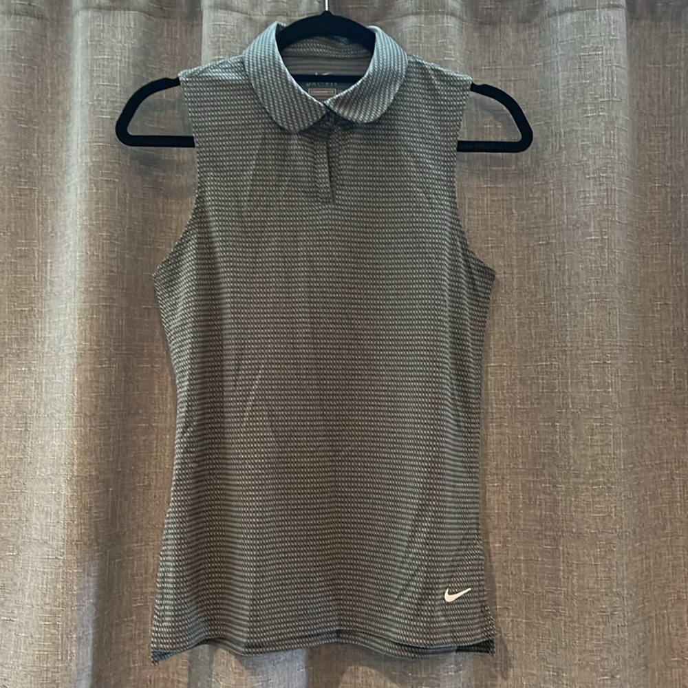 EUC Women’s Nike Standard Fit Sleeveless Golf Shirt